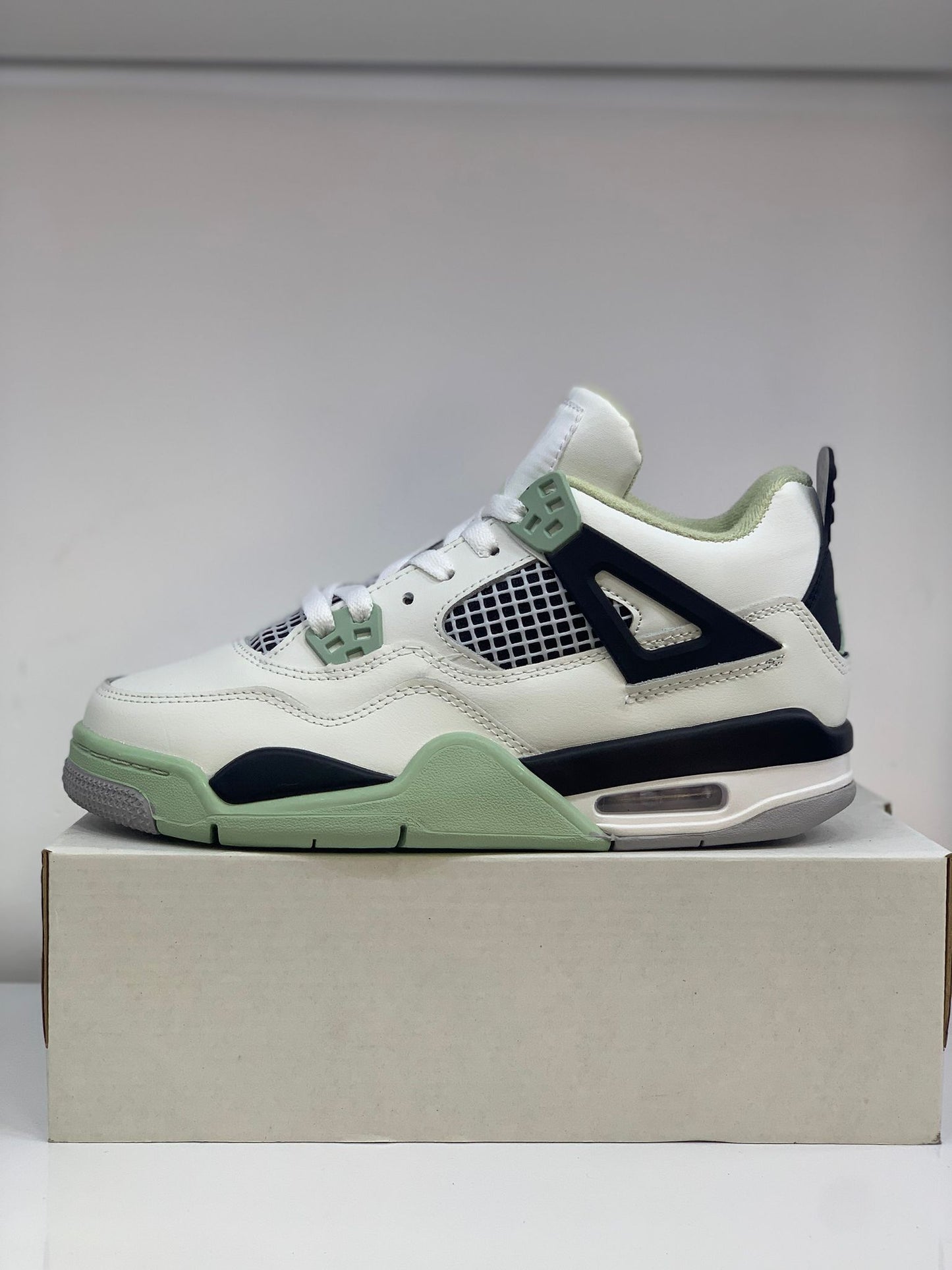 Nike Air Jordan 4 Retro “Seafoam” – İkonik Tarz, Ferah Renk Paletiyle Yeniden Doğuyor