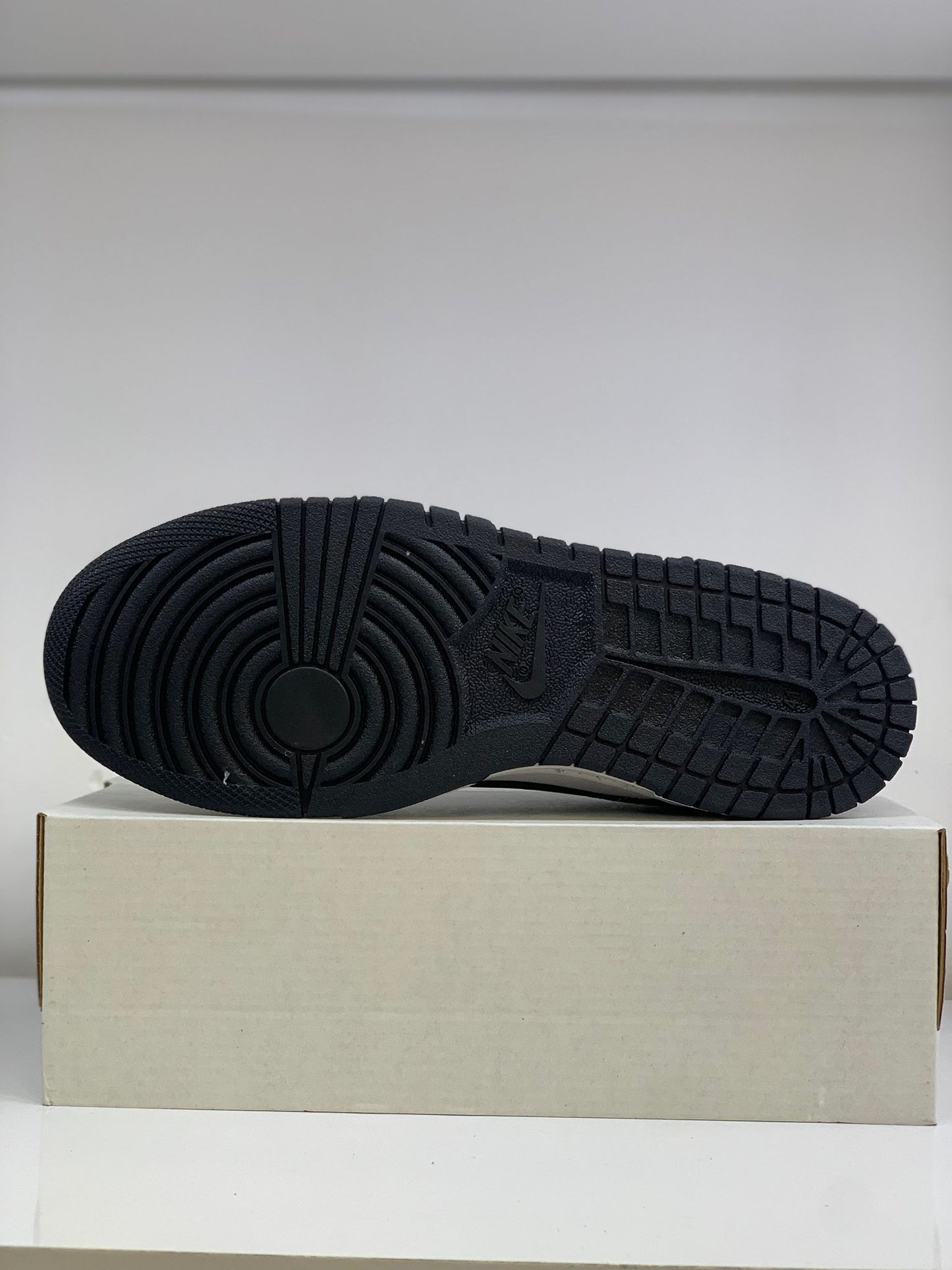 Nike Dunk Low Panda Erkek Sneaker – Siyah & Beyaz Retro Stil