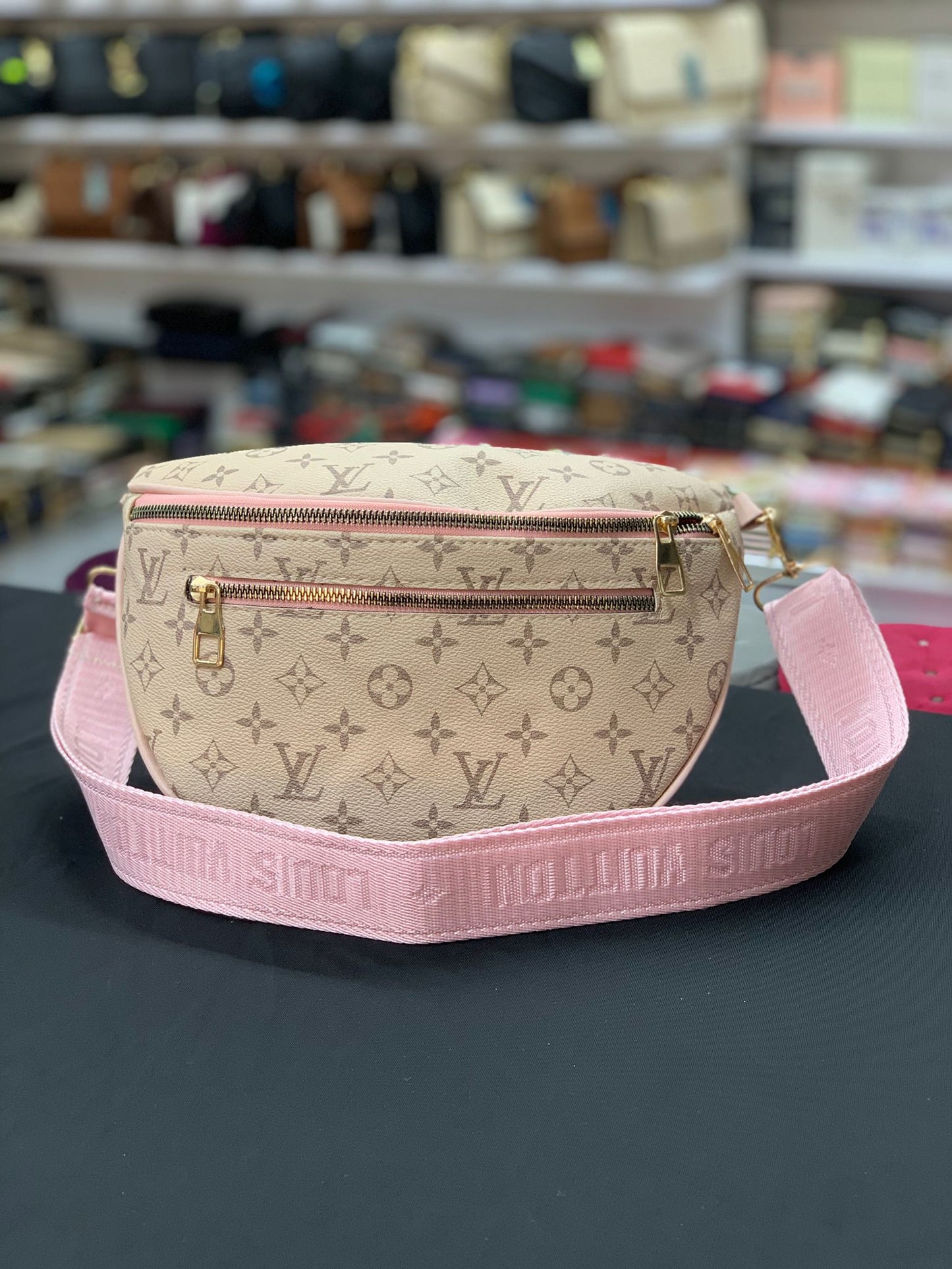 Louis Vuitton Pudra Monogram Bel Çantası