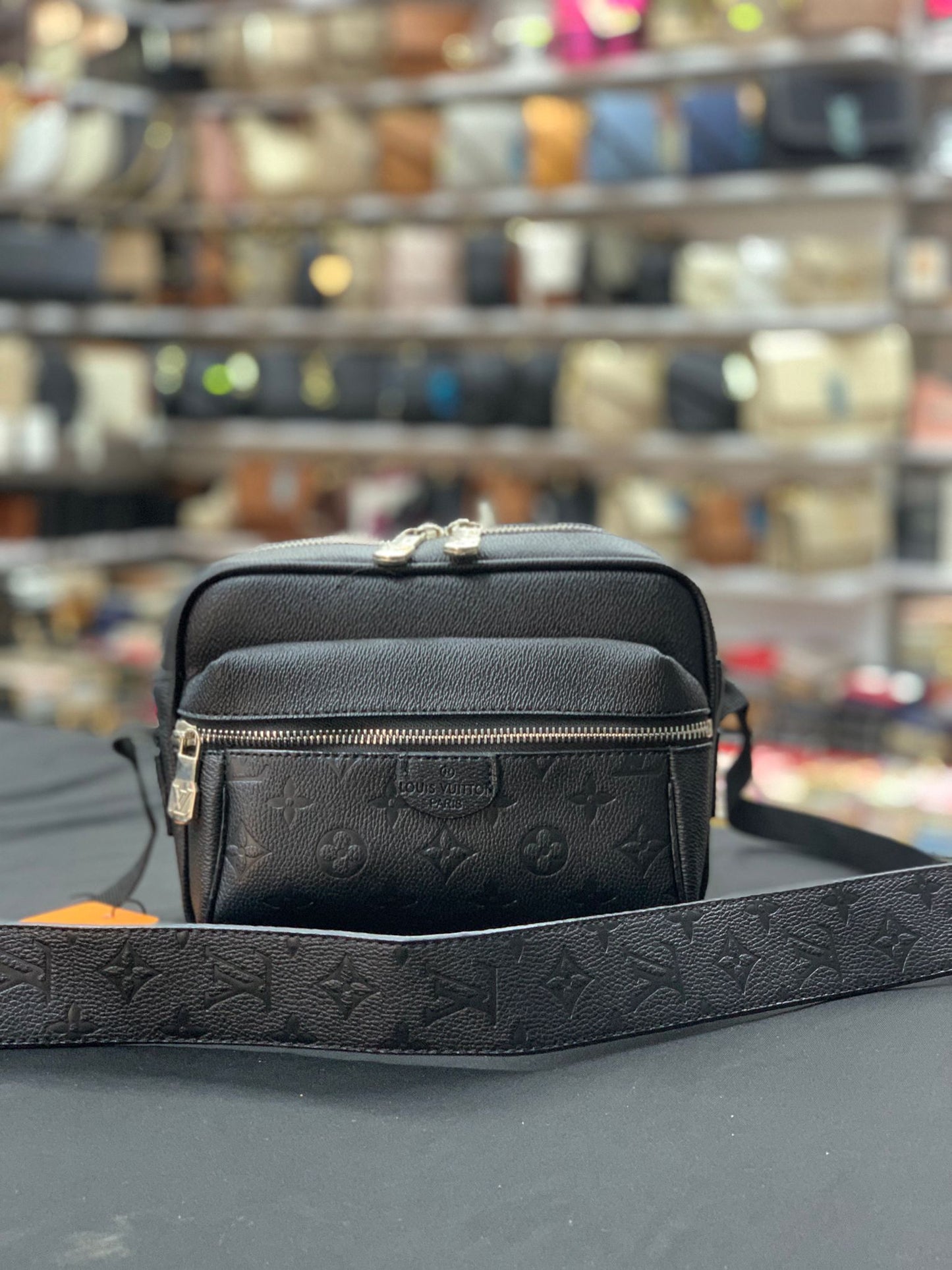 Louis Vuitton Monogram Desenli Çapraz Askılı Postacı Çantası