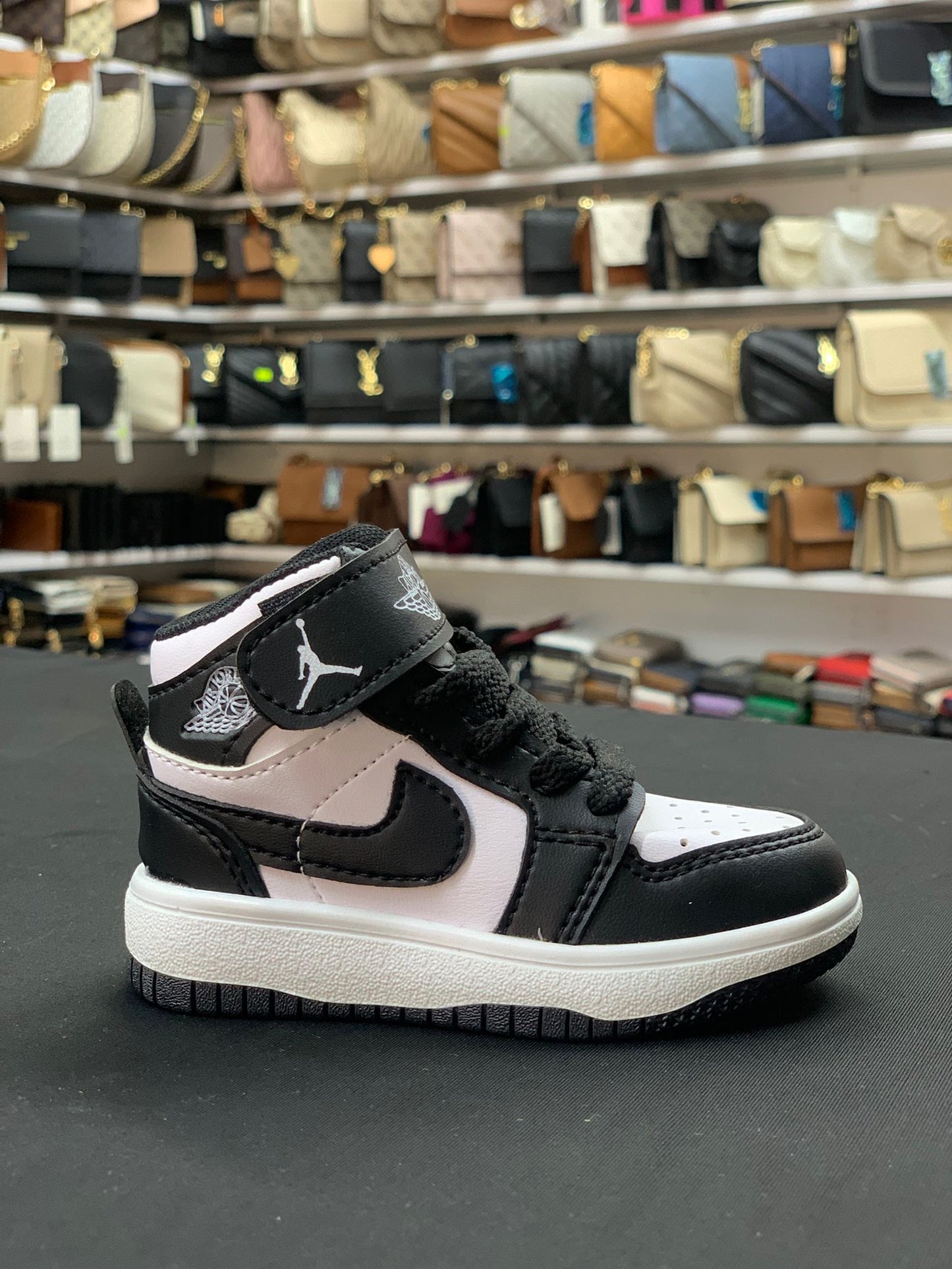 Jordan Kids – Siyah Beyaz Mini Sneaker