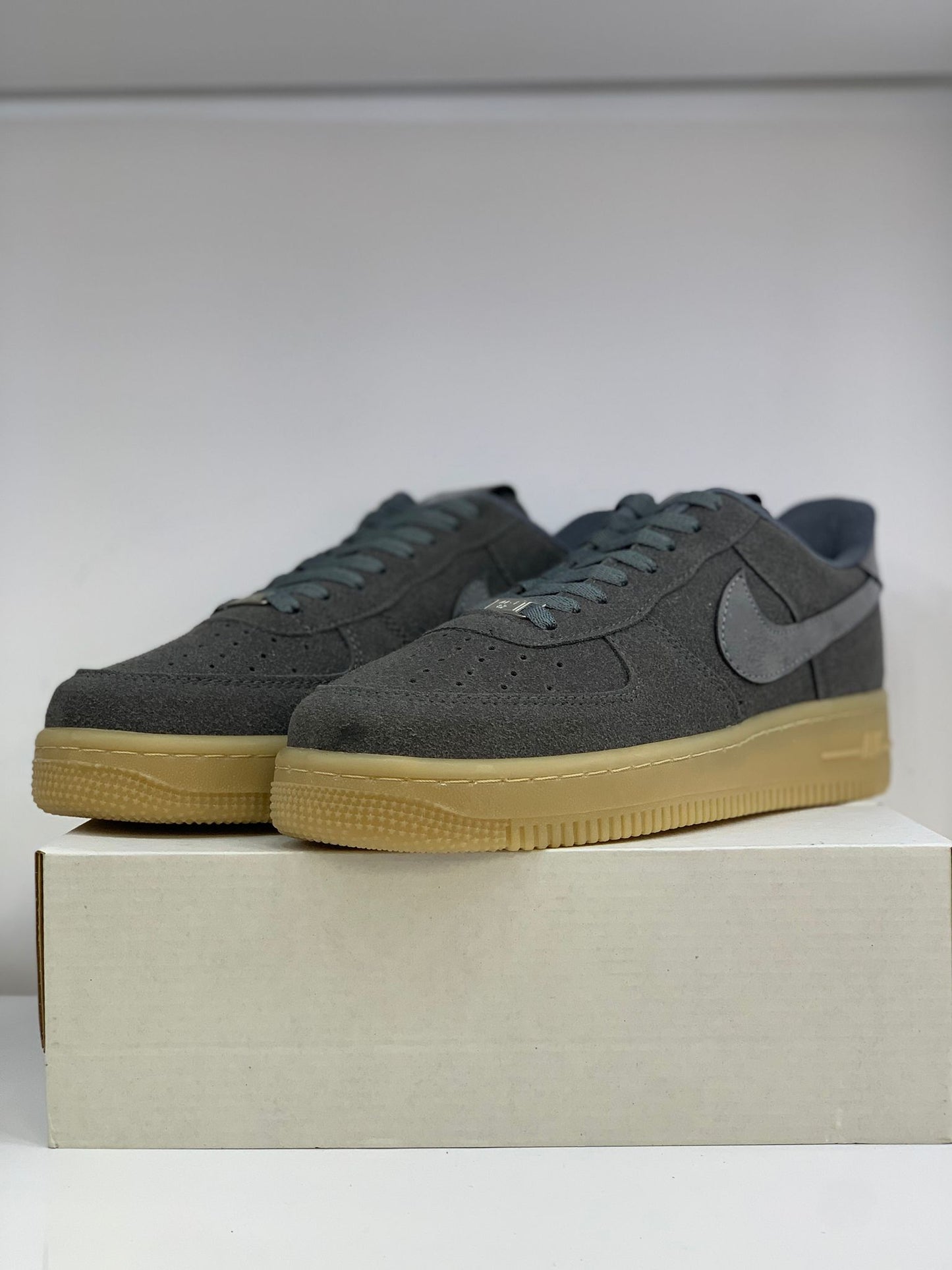 Nike Air Force 1 Erkek Sneaker – Koyu Siyah & Taba Taban