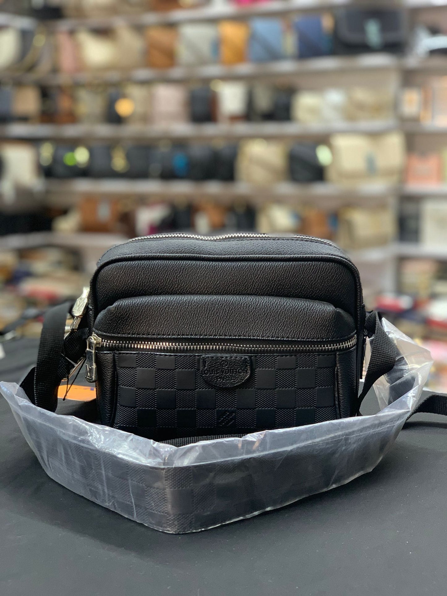 Louis Vuitton Monogram Deri Erkek Omuz Çantası