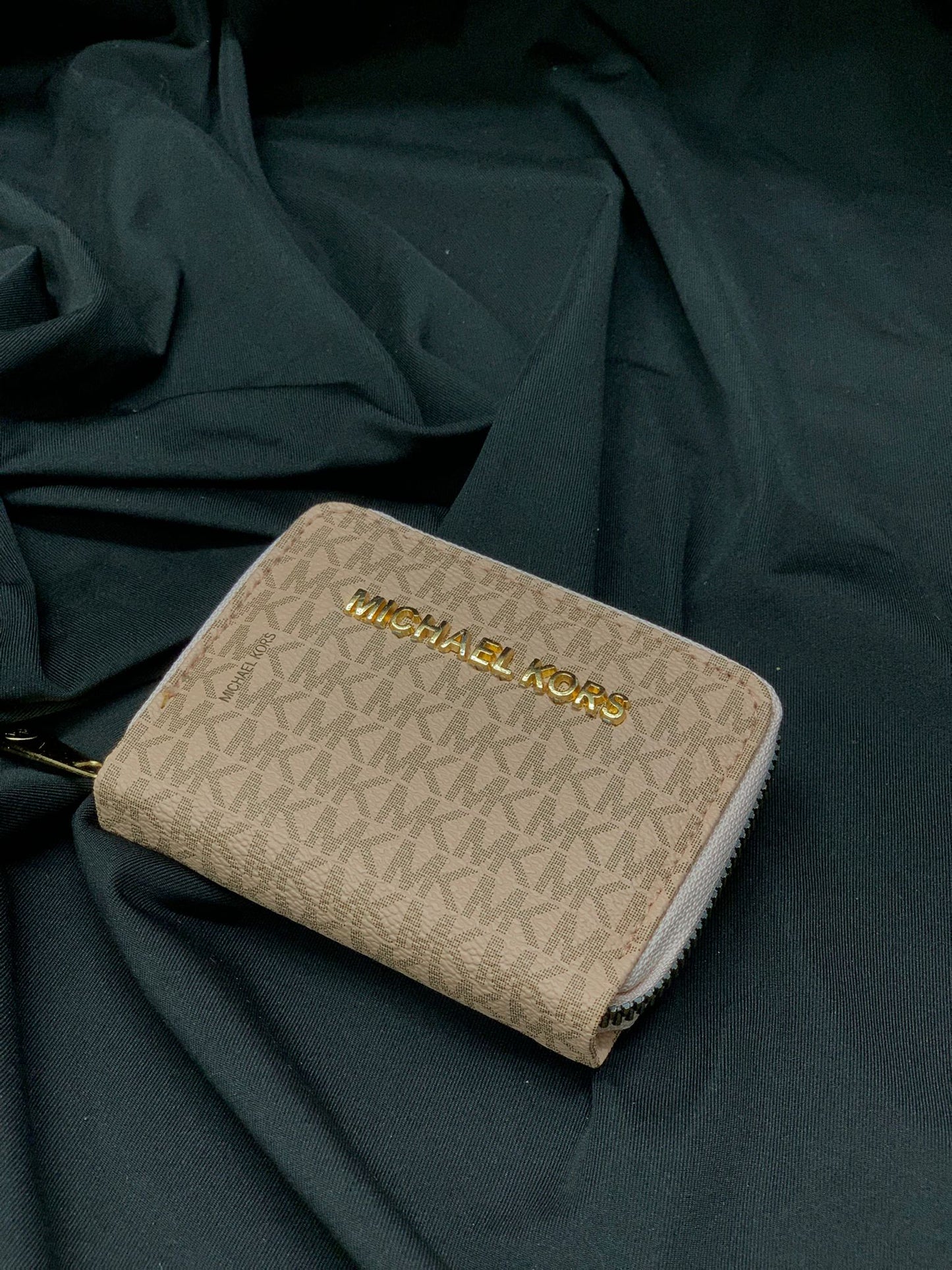 Michael Kors Logolu Fermuarlı Kadın Cüzdan