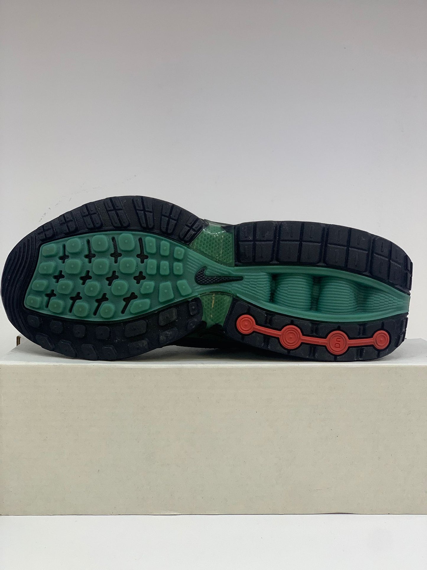 Nike x Supreme Air Max DN "Black" – Şehir Sokaklarına Güçlü Bir İmza