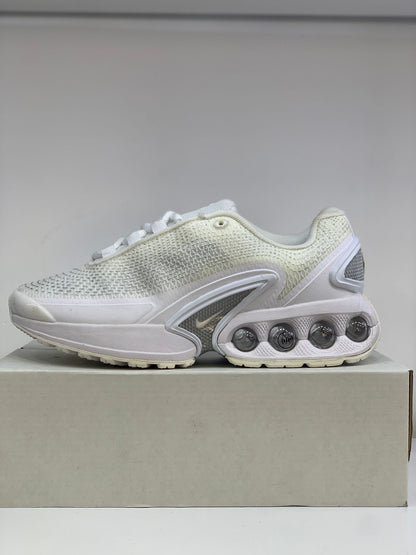 Nike Air Max DN Triple White – Temiz ve Teknolojik