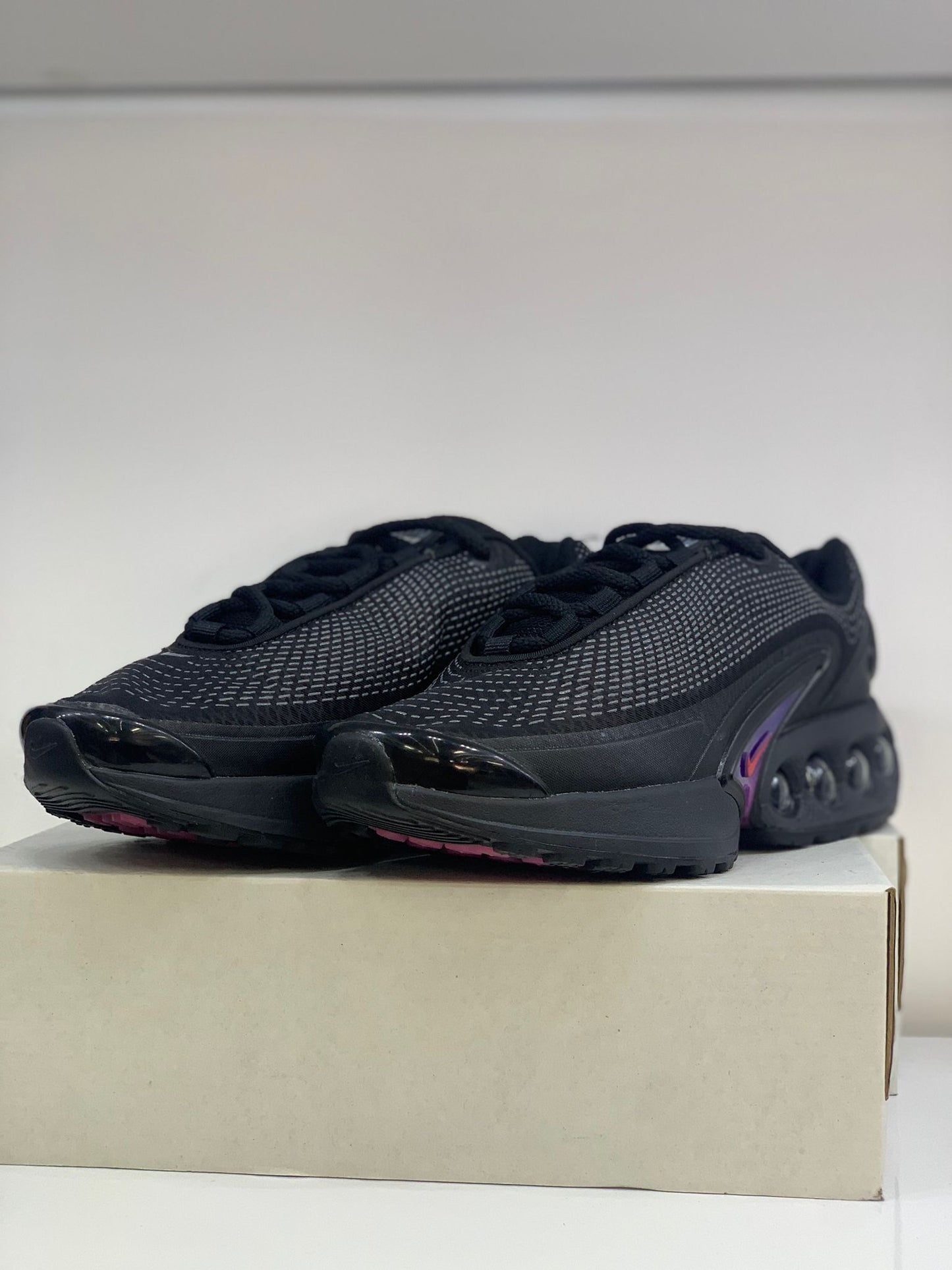 Nike Air Max DN Triple Black – Şehir Stiline Yüksek Teknoloji