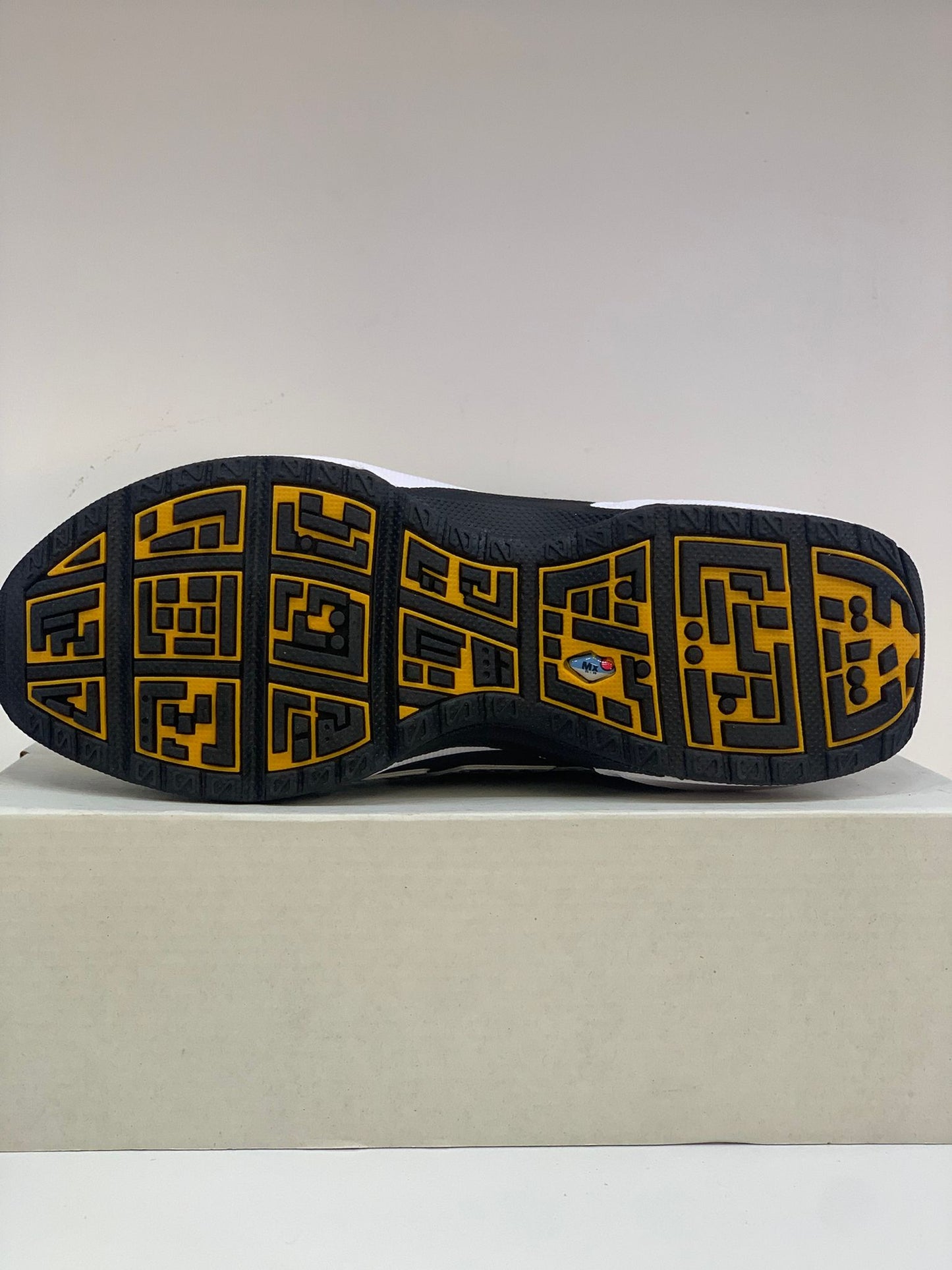 Nike Air Max SNDR – Sarının Dinamizmiyle Fark Yarat