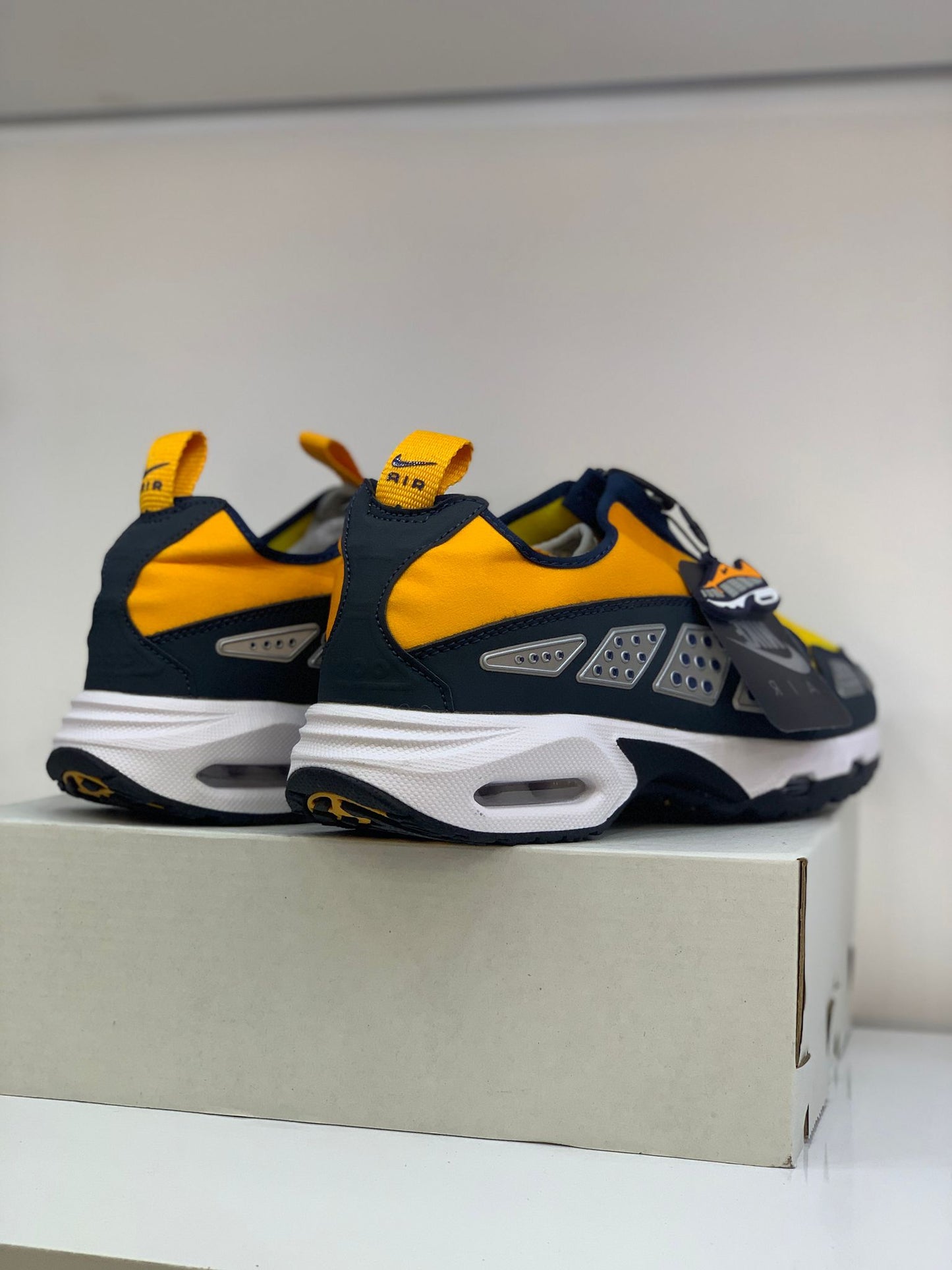 Nike Air Max SNDR – Sarının Dinamizmiyle Fark Yarat