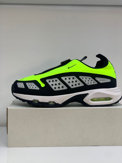 Nike Air Max SNDR – Neon Yeşilin Gücüyle Stilini Yansıt