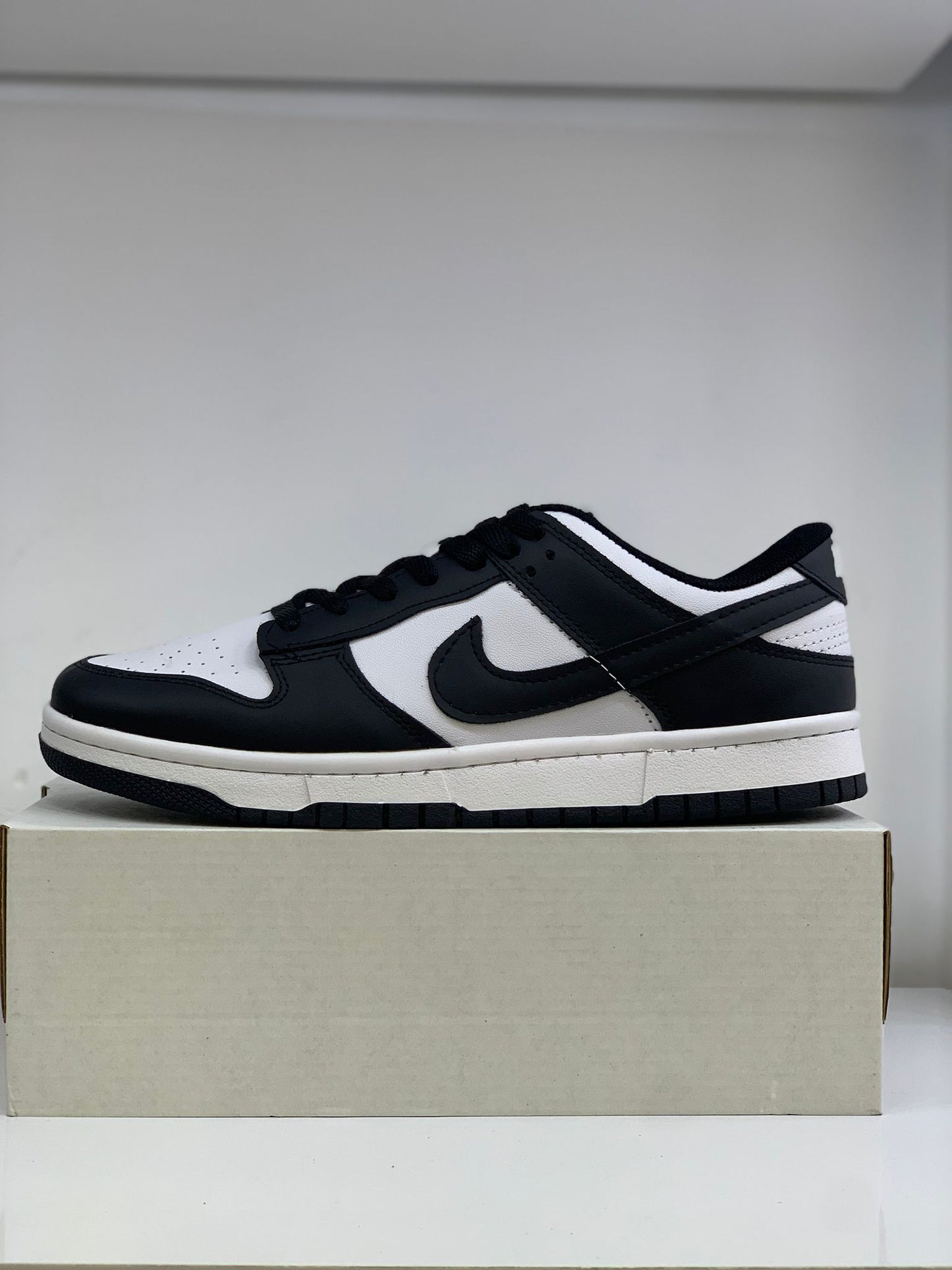 Nike Dunk Low Panda Erkek Sneaker – Siyah & Beyaz Retro Stil