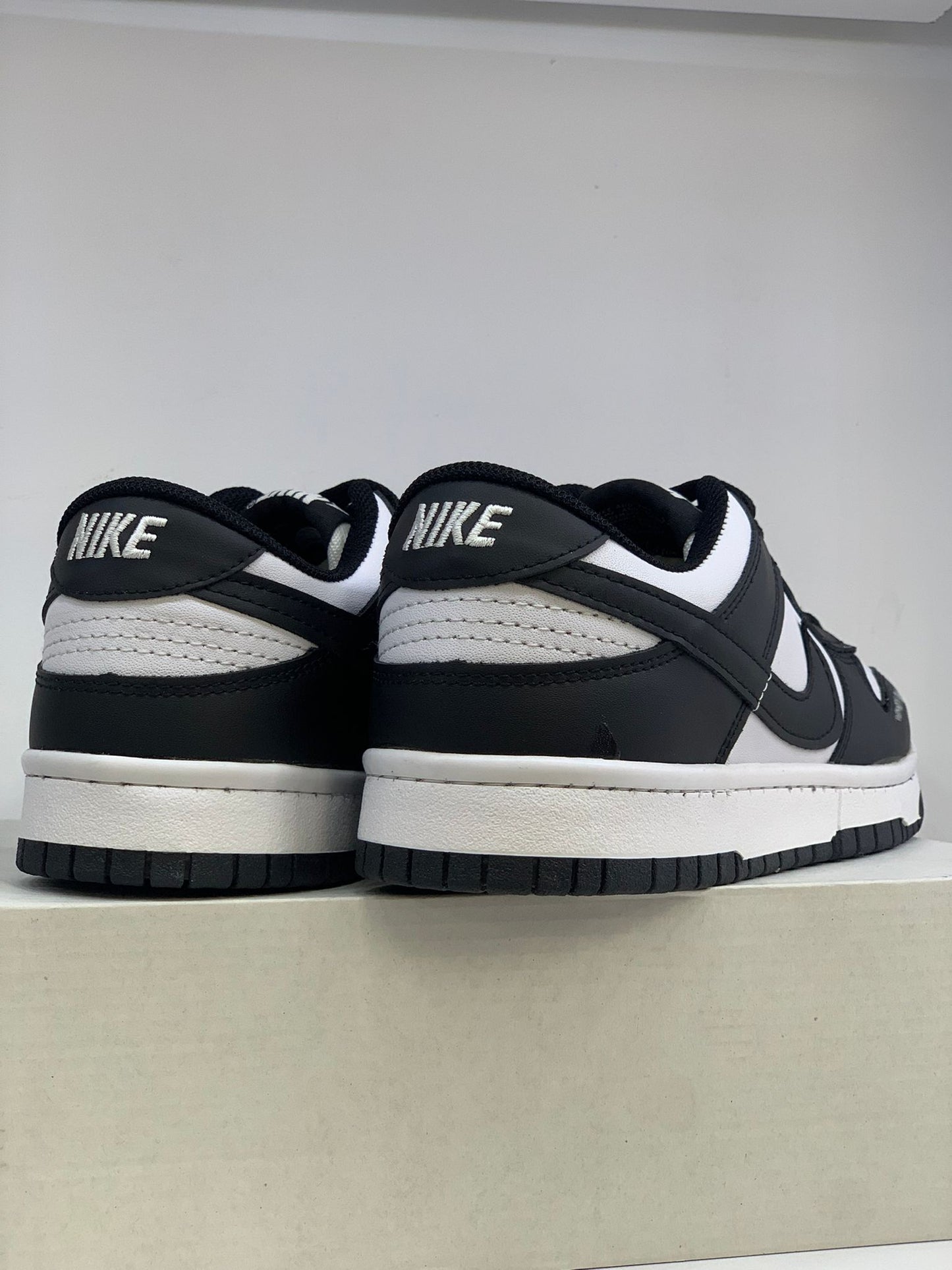 Nike Dunk Low Panda Erkek Sneaker – Siyah & Beyaz Retro Stil