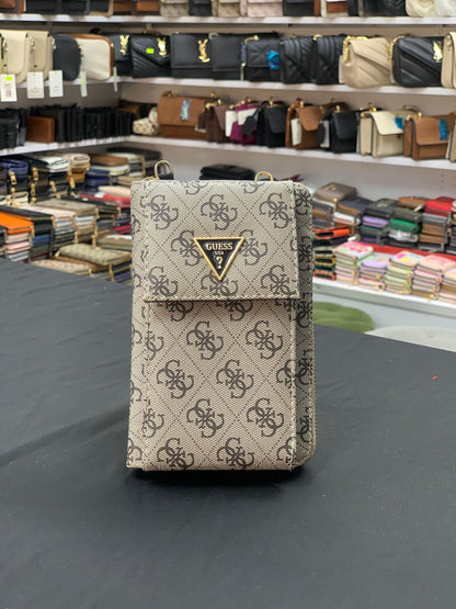 Guess Logolu Kadın Telefon Çantası – Bej Monogram Desenli