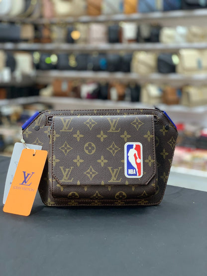 Louis Vuitton NBA Koleksiyon Erkek Bel Çantası – Sınırlı Seri Stili