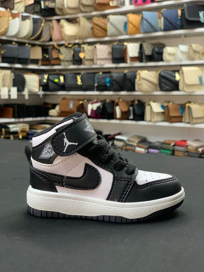 Jordan Kids – Siyah Beyaz Mini Sneaker