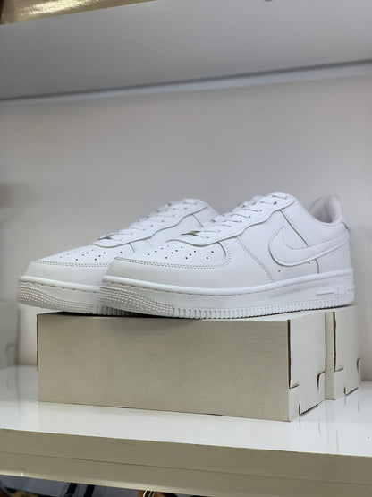 Nike Air Force 1 ’07 – İkonik Beyaz Sneaker