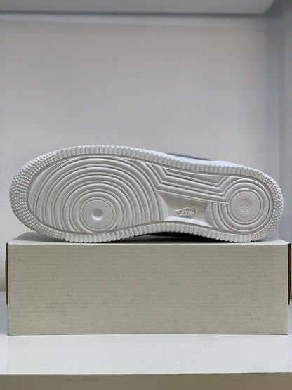 Nike Air Force 1 – Gri Süet Detaylı Erkek Sneakers