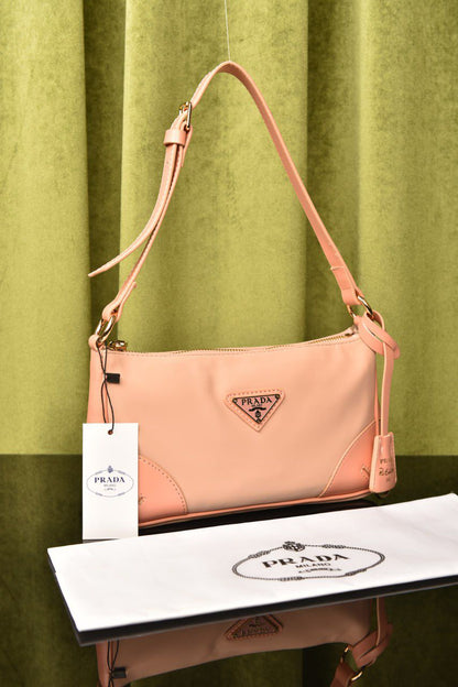 Prada Re-Edition 2005 Omuz Çantası