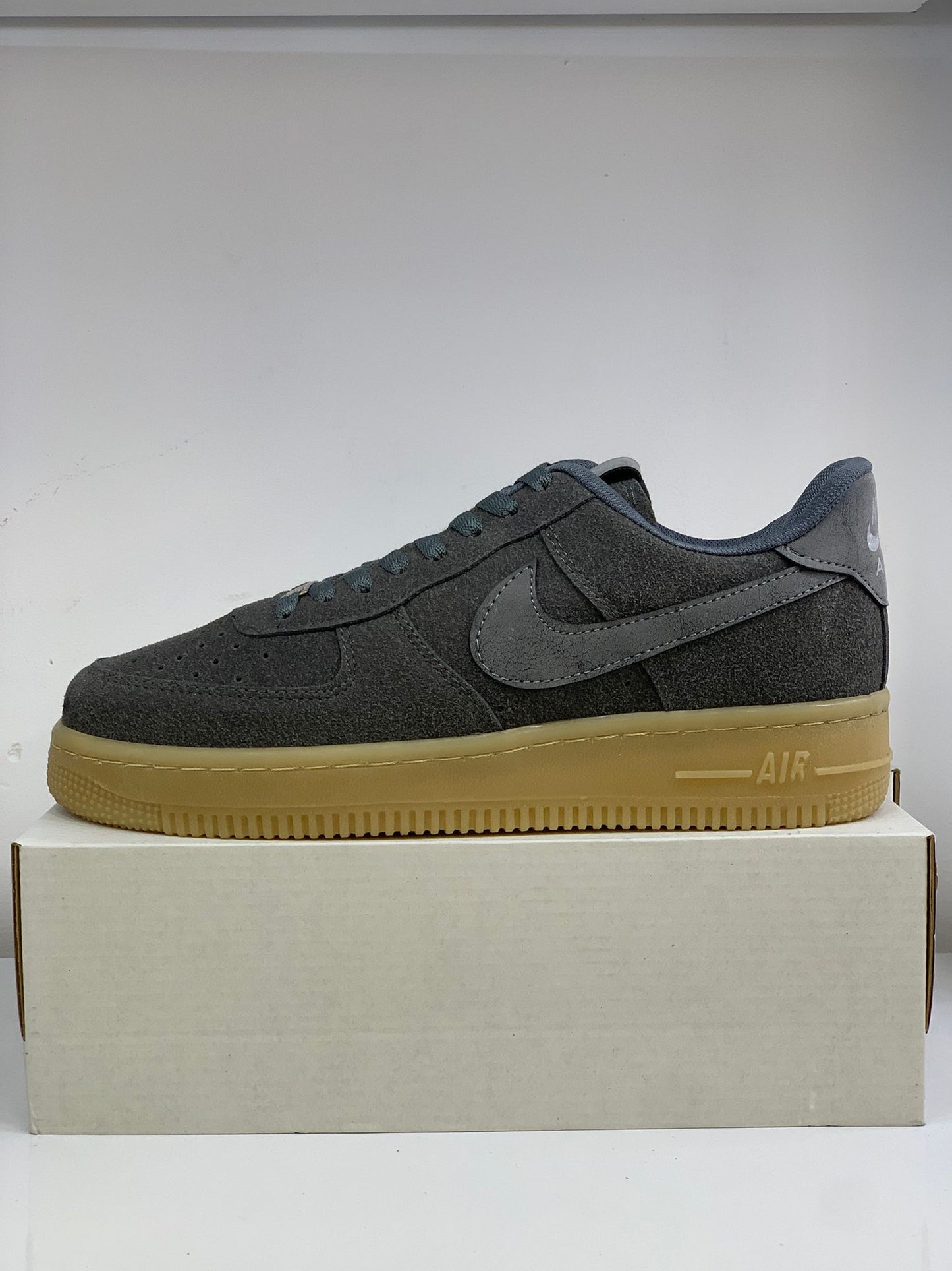 Nike Air Force 1 Erkek Sneaker – Koyu Siyah & Taba Taban