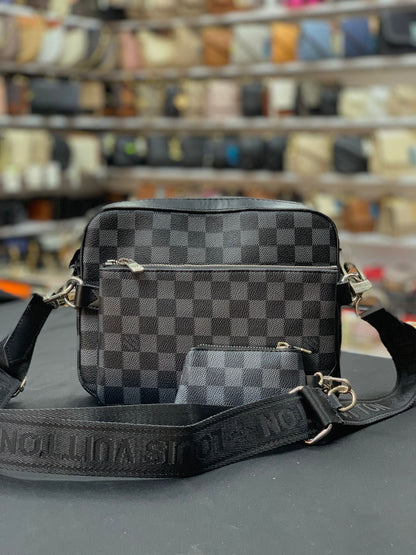 Louis Vuitton Damier Desenli Postacı Çantası