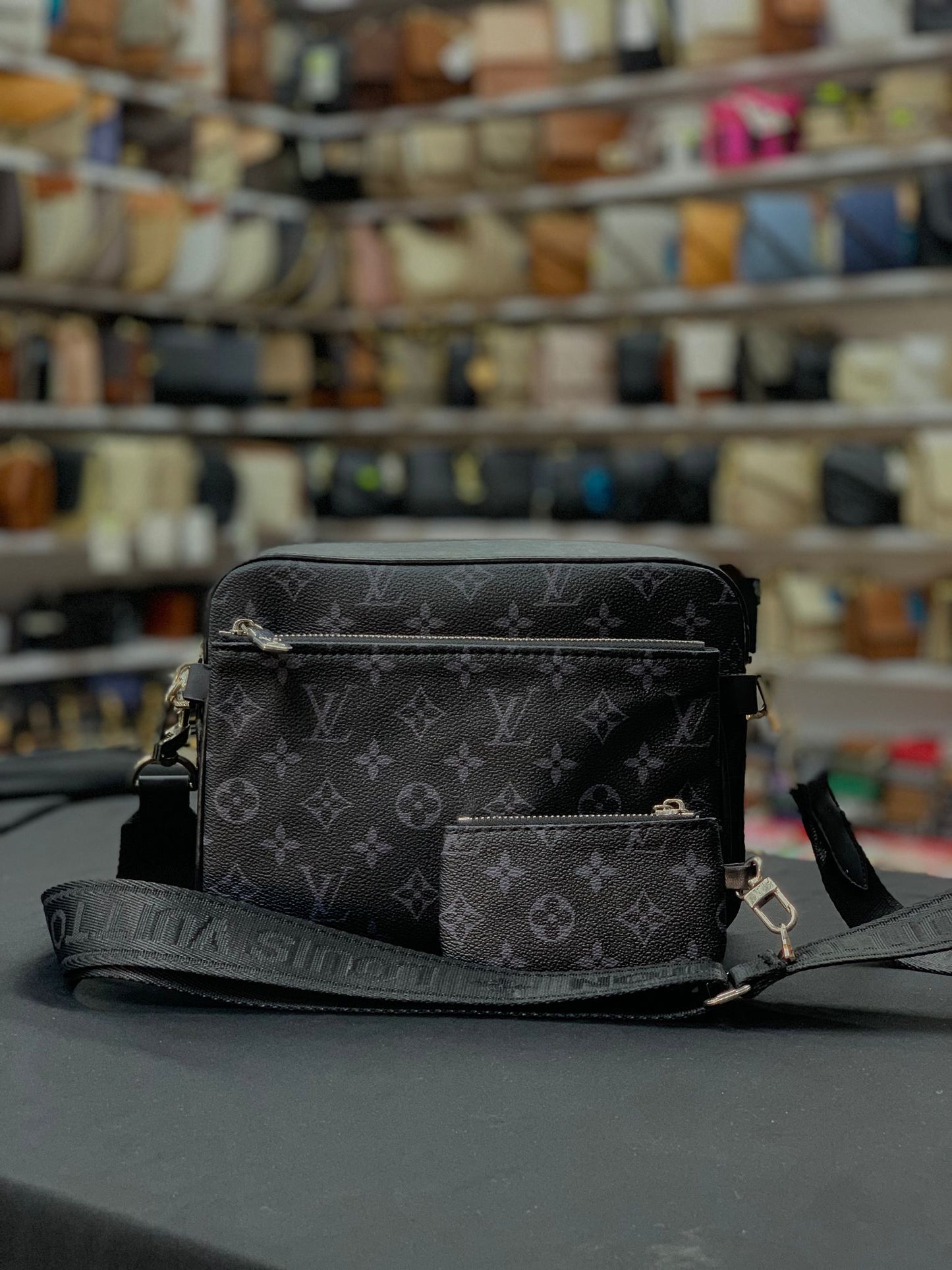 Louis Vuitton Monogram Postacı Çantası