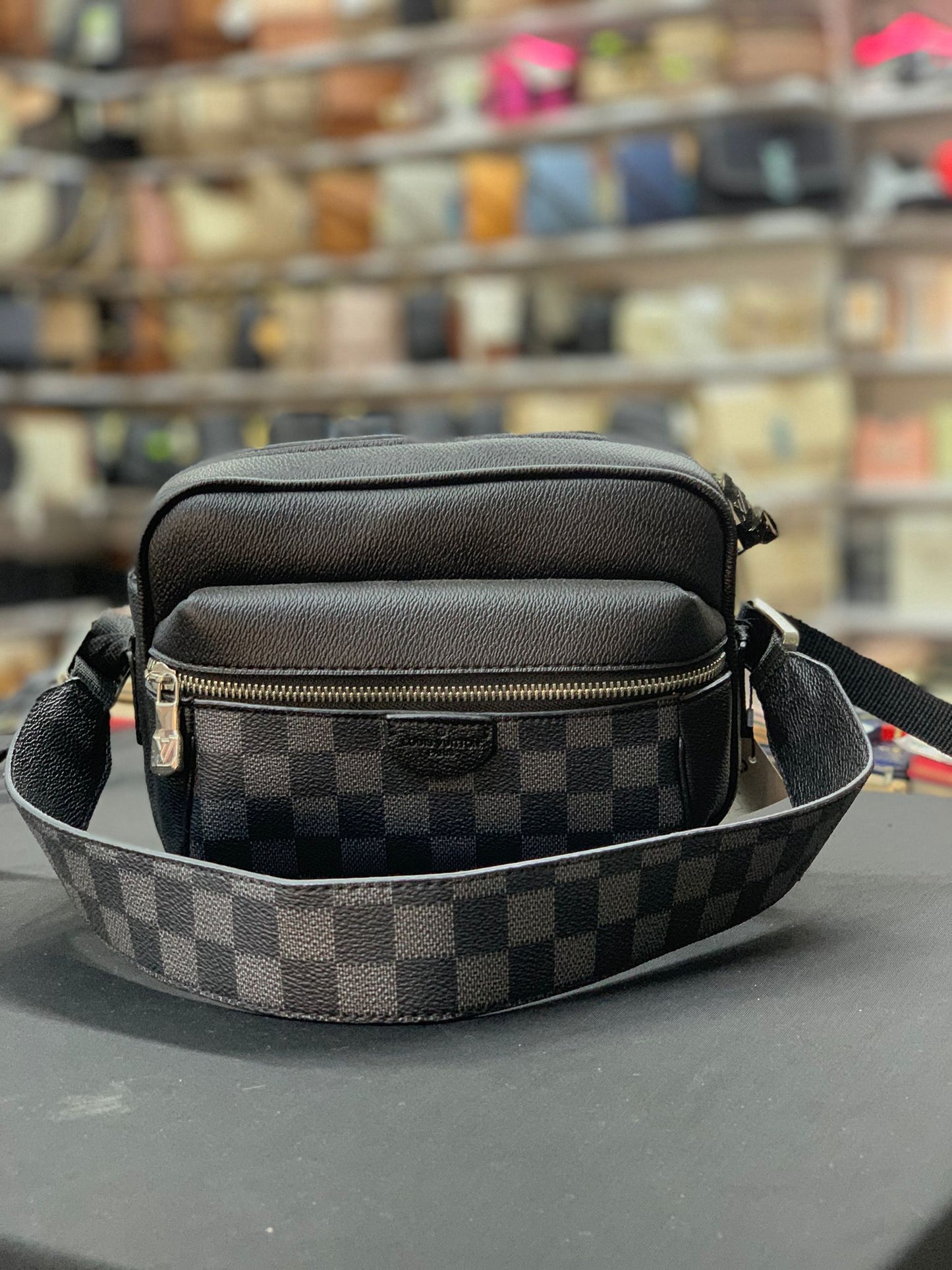 Louis Vuitton Monogram Deri Erkek Omuz Çantası